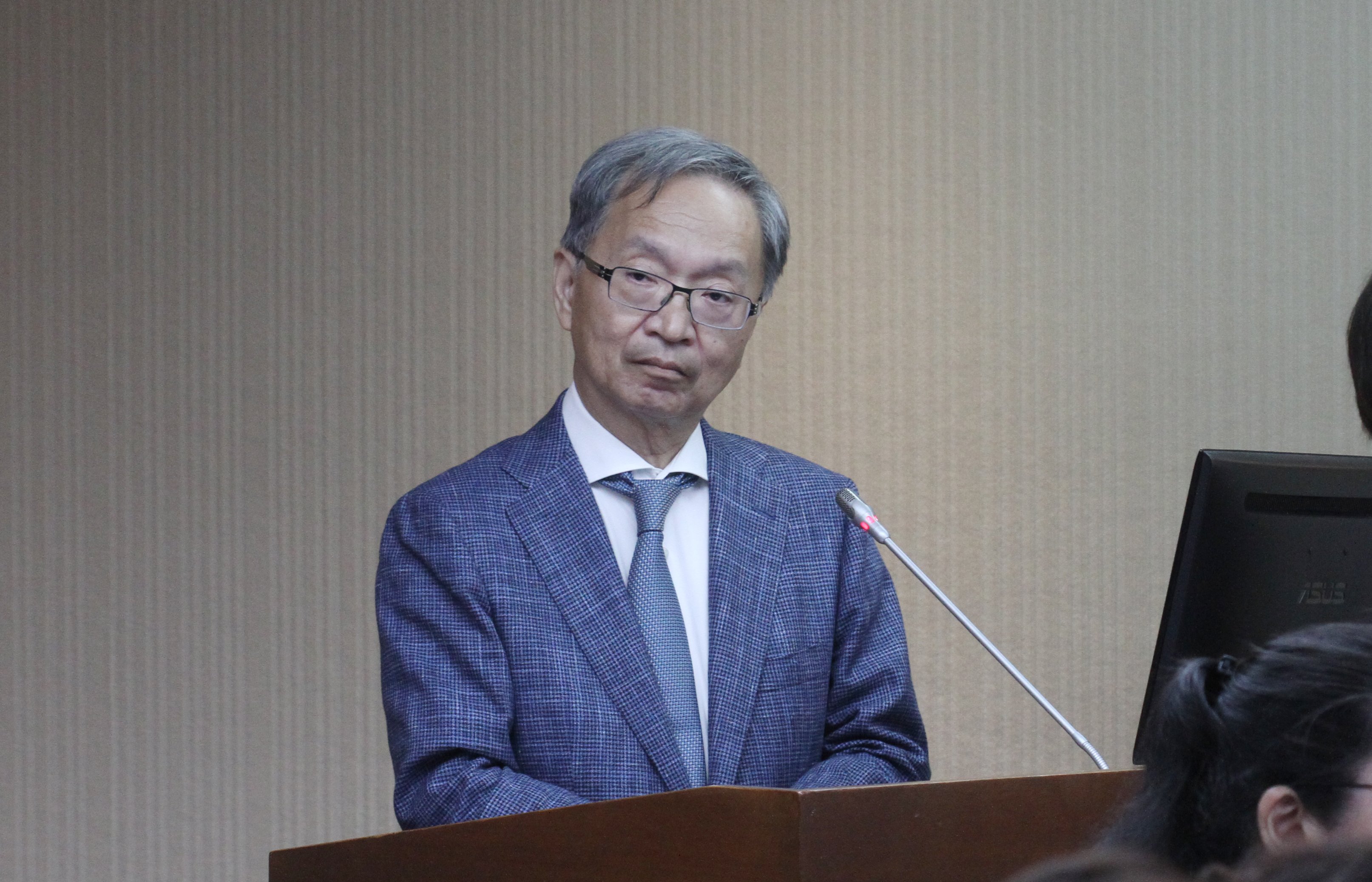 衛福部長薛瑞元12日赴立法院社會福利及衛生環境委員會備詢。